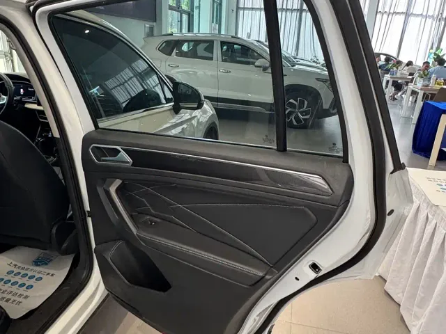 Volkswagen Tiguan L — Фото автомобиля 11