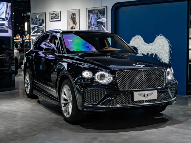 Bentley Bentayga — Фото автомобиля 3