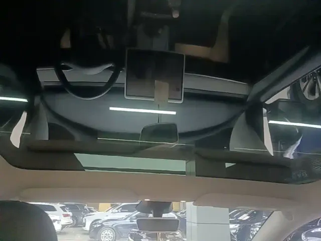 Tesla Model Y — Фото автомобиля 17