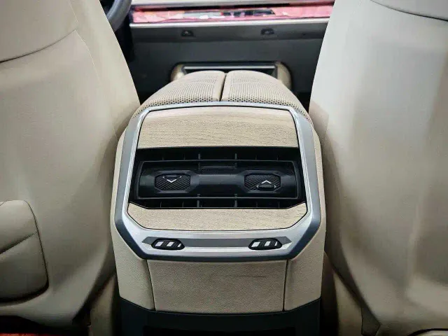 BMW i7 — Фото автомобиля 21