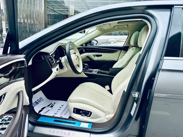 Bentley Flying Spur — Фото автомобиля 3