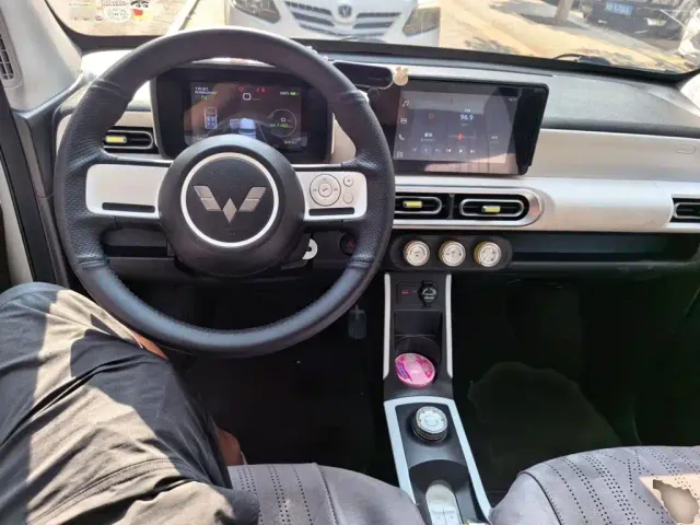 Wuling Hongguang Mini EV — Фото автомобиля 12