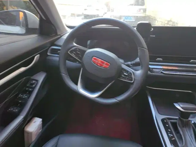 Geely Emgrand — Фото автомобиля 15