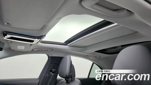Mercedes-Benz E-Class — Фото автомобиля 28