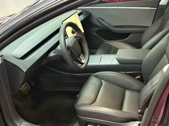 Tesla Model 3 — Фото автомобиля 4