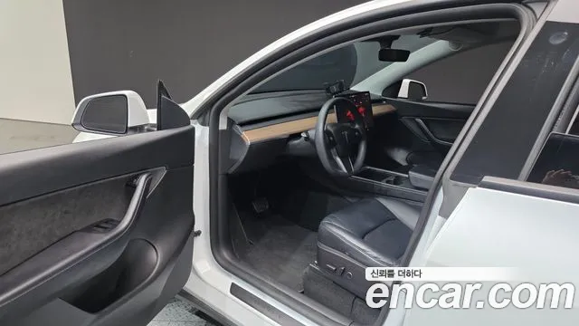 Tesla Model Y — Фото автомобиля 10