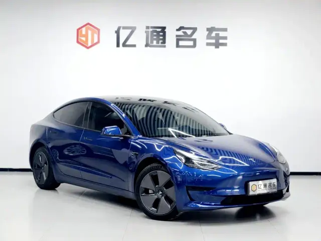 Tesla Model 3 — Фото автомобиля 3