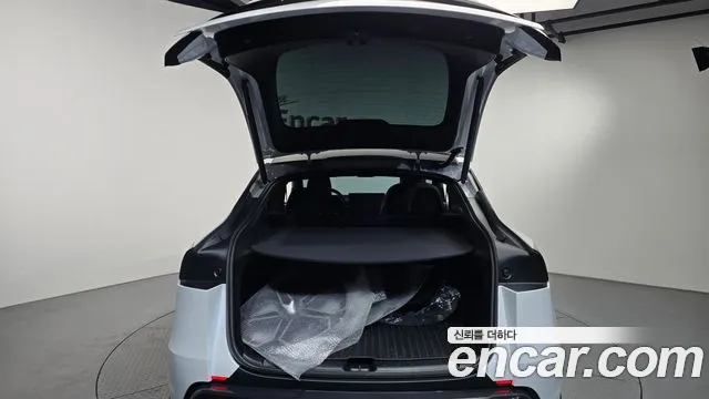 Tesla Model Y — Фото автомобиля 24