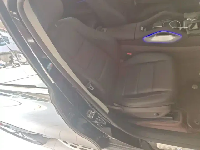 Mercedes-Benz GLE-Class — Фото автомобиля 24