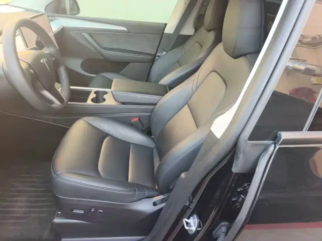 Tesla Model Y — Фото автомобиля 14