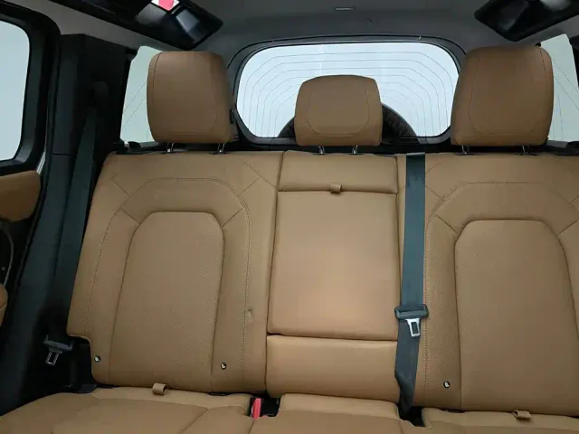 Land Rover Defender — Фото автомобиля 10