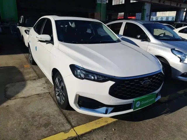Ford Escort — Фото автомобиля 3