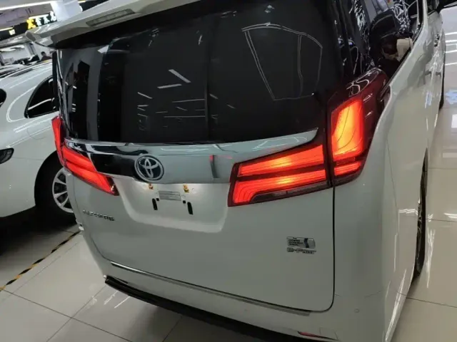 Toyota Alphard — Фото автомобиля 5