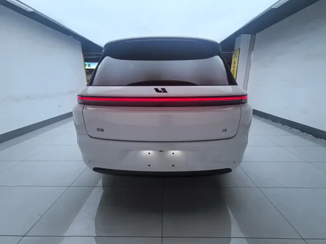 Li Auto L8 — Фото автомобиля 5