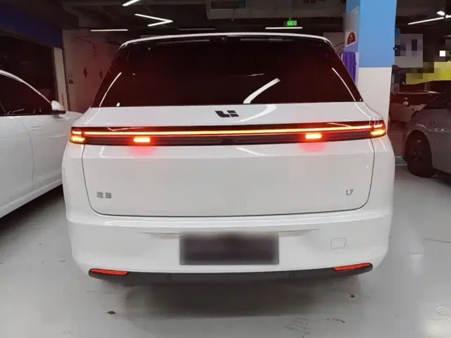 Li Auto L7 — Фото автомобиля 5
