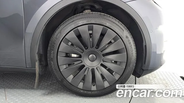 Tesla Model Y — Фото автомобиля 21