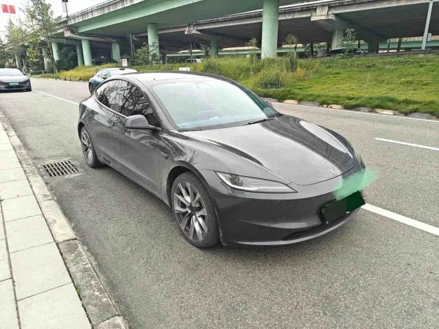 Tesla Model 3 — Фото автомобиля 3