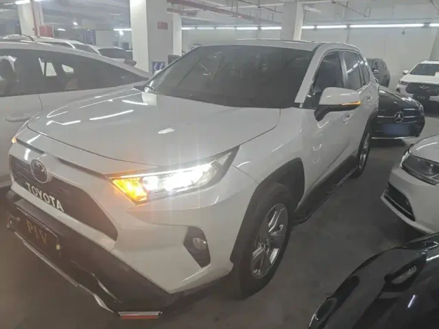 Фотография автомобиля — Toyota RAV4
