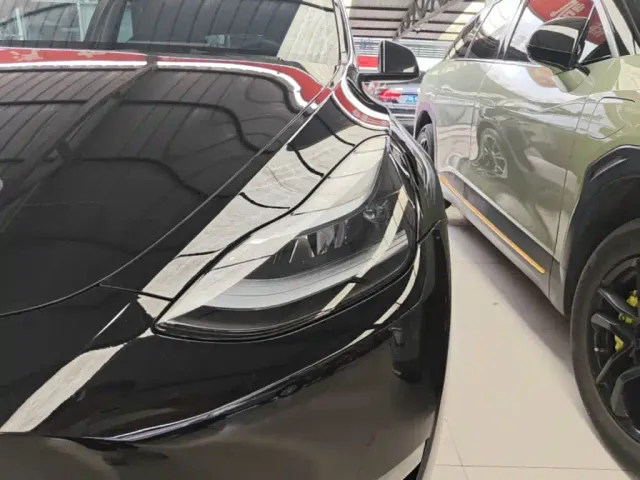 Tesla Model Y — Фото автомобиля 23