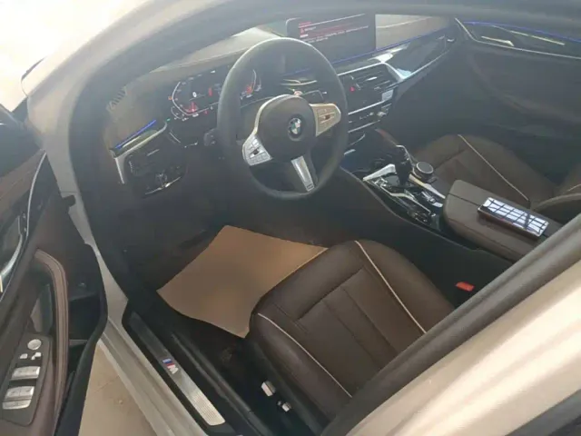 BMW 5 Series — Фото автомобиля 15