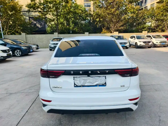 Geely Emgrand — Фото автомобиля 4