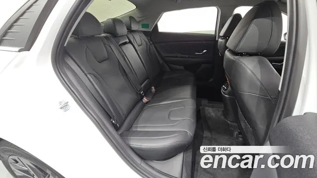 Hyundai Avante CN7 — Фото автомобиля 11