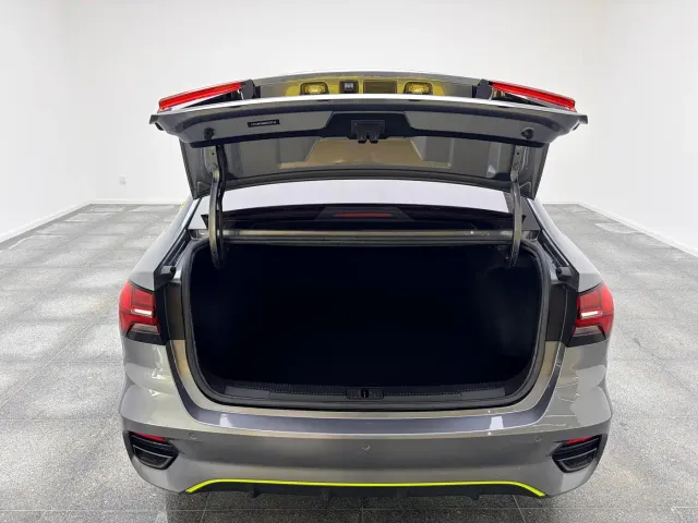 Roewe i5 — Фото автомобиля 15
