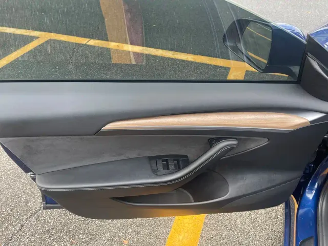 Tesla Model 3 — Фото автомобиля 16
