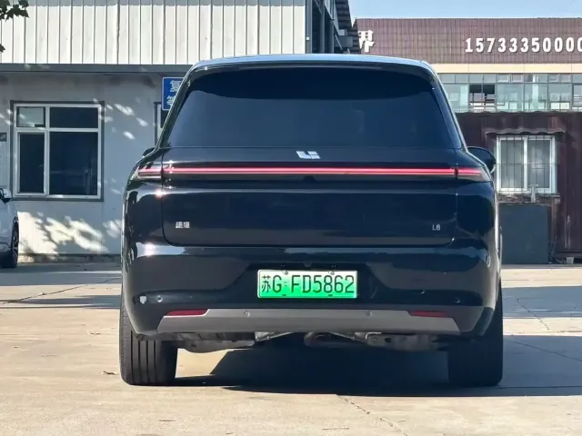 Li Auto L8 — Фото автомобиля 5
