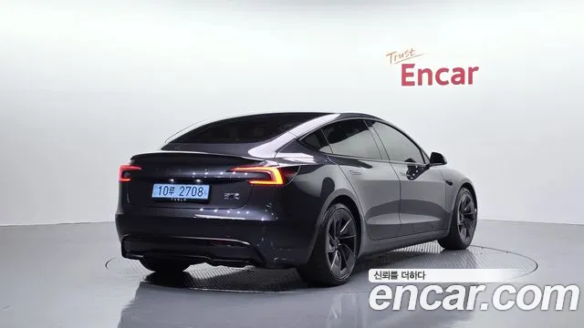 Фотография автомобиля — Tesla Model 3