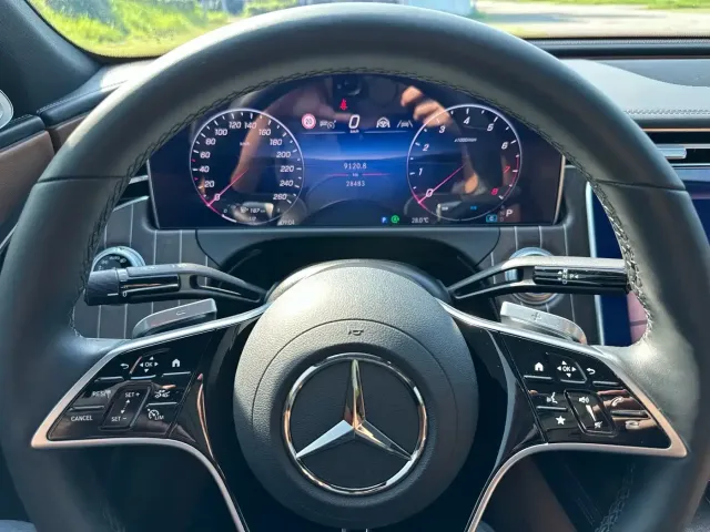 Mercedes-Benz E-Class — Фото автомобиля 16