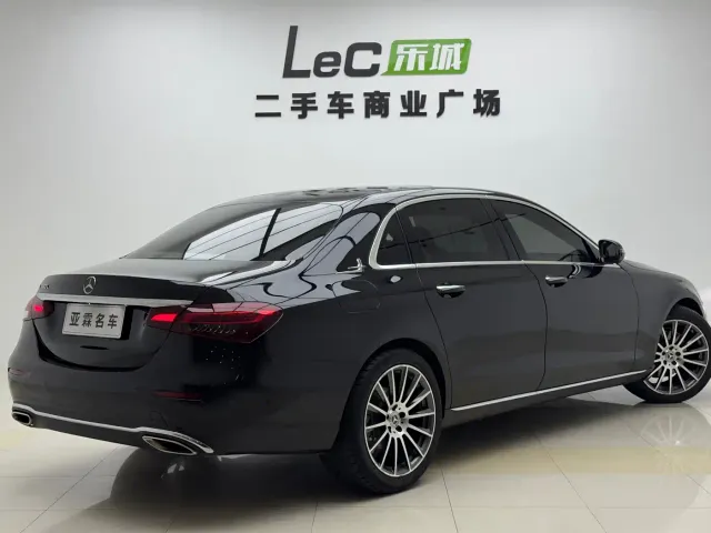 Mercedes-Benz E-Class — Фото автомобиля 4