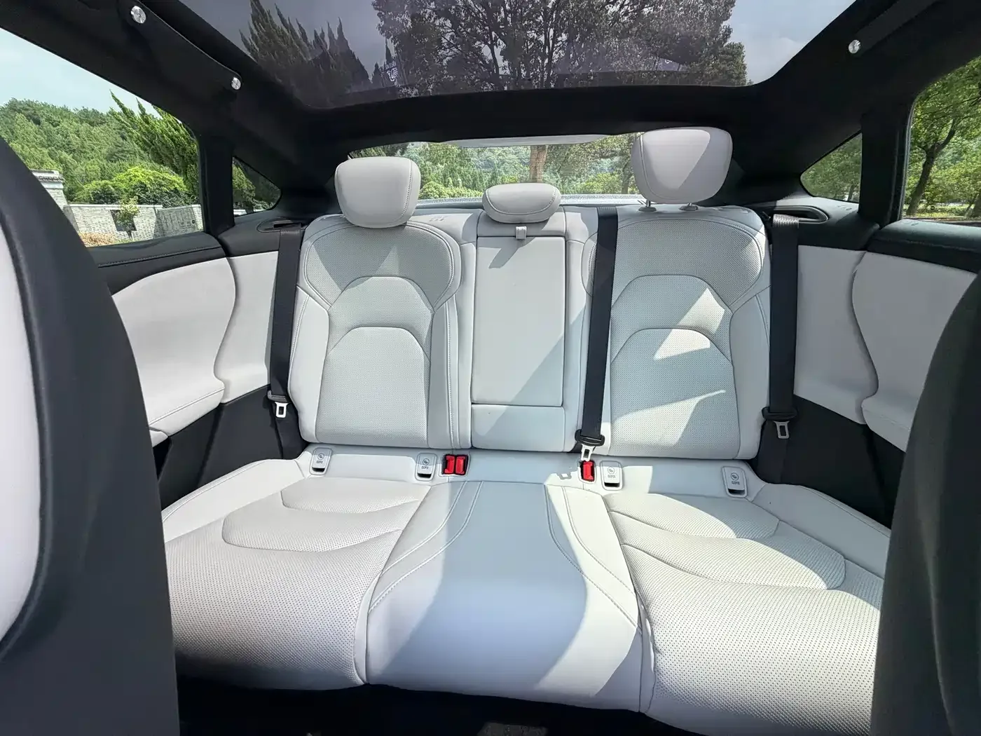 Xiaomi Auto Xiaomi SU7 2024 AWD Extended Range Advanced Smart Driving Max Edition — Фото автомобиля 12