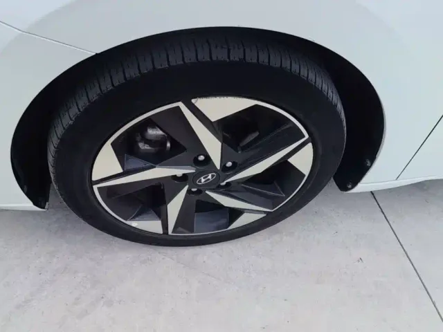 Hyundai Elantra — Фото автомобиля 22