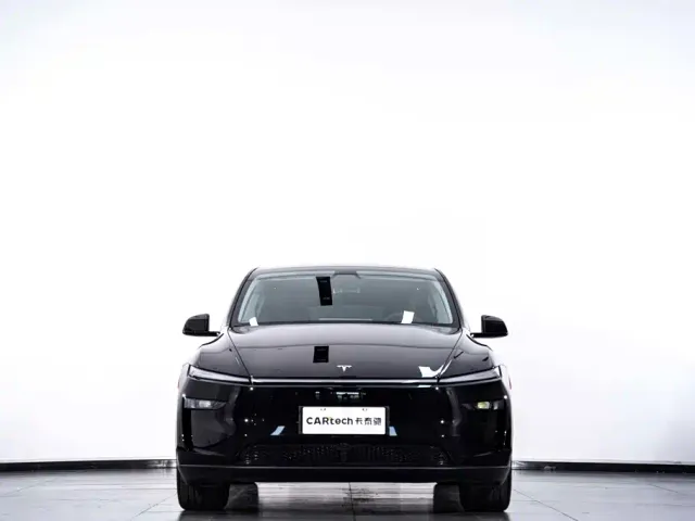 Tesla Model Y — Фото автомобиля 4