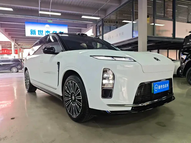 Nio ES8 — Фото автомобиля 3