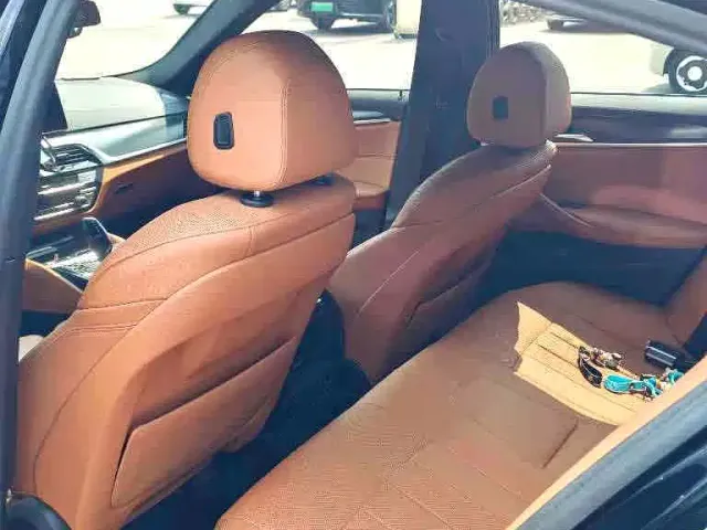 BMW 5 Series — Фото автомобиля 3