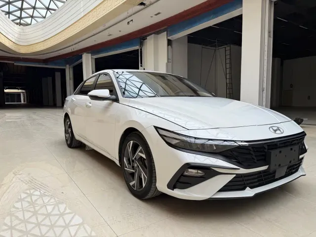 Hyundai Elantra — Фото автомобиля 3