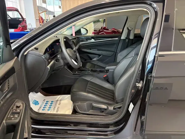 Volkswagen Passat — Фото автомобиля 7