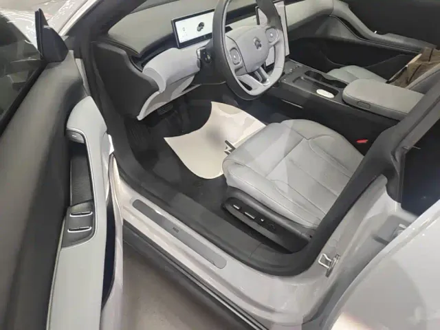 Nio ET5 — Фото автомобиля 15