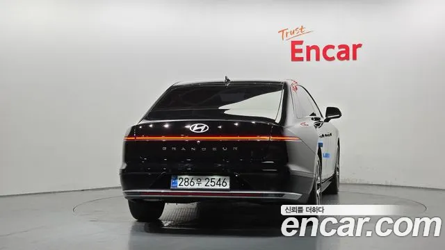 Hyundai Grandeur Grandeur (GN7) 2.5 Бензин 2WD — Фото автомобиля 4