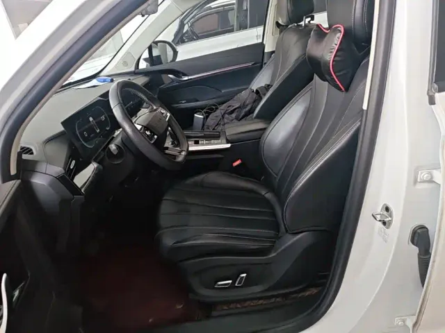 Roewe RX5 Max — Фото автомобиля 14