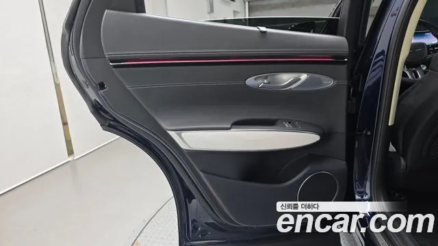 Genesis GV70 — Фото автомобиля 25