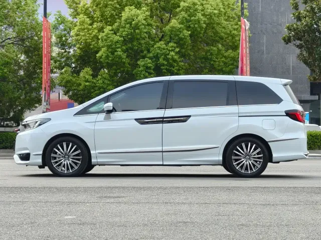 Honda Elysion 2024 2.0L e:HEV Luxury Edition — Фото автомобиля 7