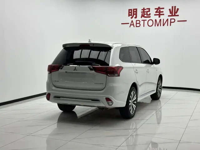 Mitsubishi Outlander — Фото автомобиля 9