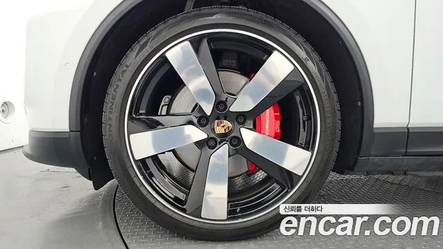 Porsche Macan — Фото автомобиля 5