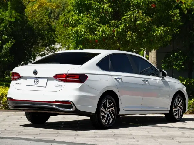 Volkswagen Lavida — Фото автомобиля 15