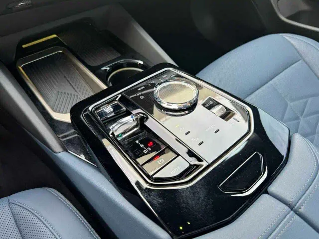 BMW 5 Series — Фото автомобиля 14