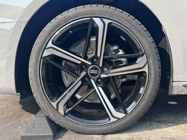 Audi A4L — Фото автомобиля 15