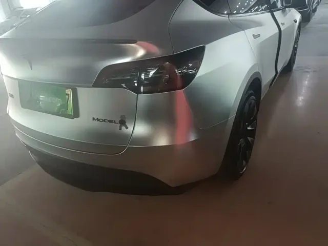 Tesla Model Y — Фото автомобиля 7
